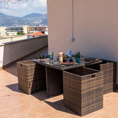 Incantevole Attico 1Minuto Dal Mare Wifi Netflix テッラチーナ エクステリア 写真