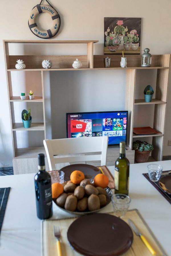 Incantevole Attico 1Minuto Dal Mare Wifi Netflix テッラチーナ エクステリア 写真